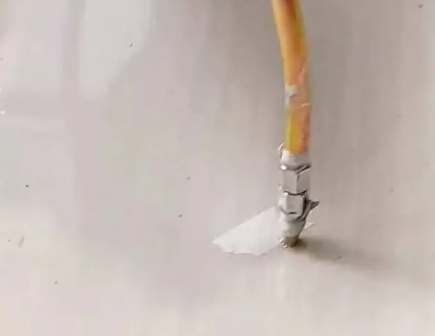 杭锦瓷砖空鼓维修公司专业解答在瓷砖铺贴过程中，如果使用的砂料过粗（如全部使用了粗砂），可能会导致以下问题